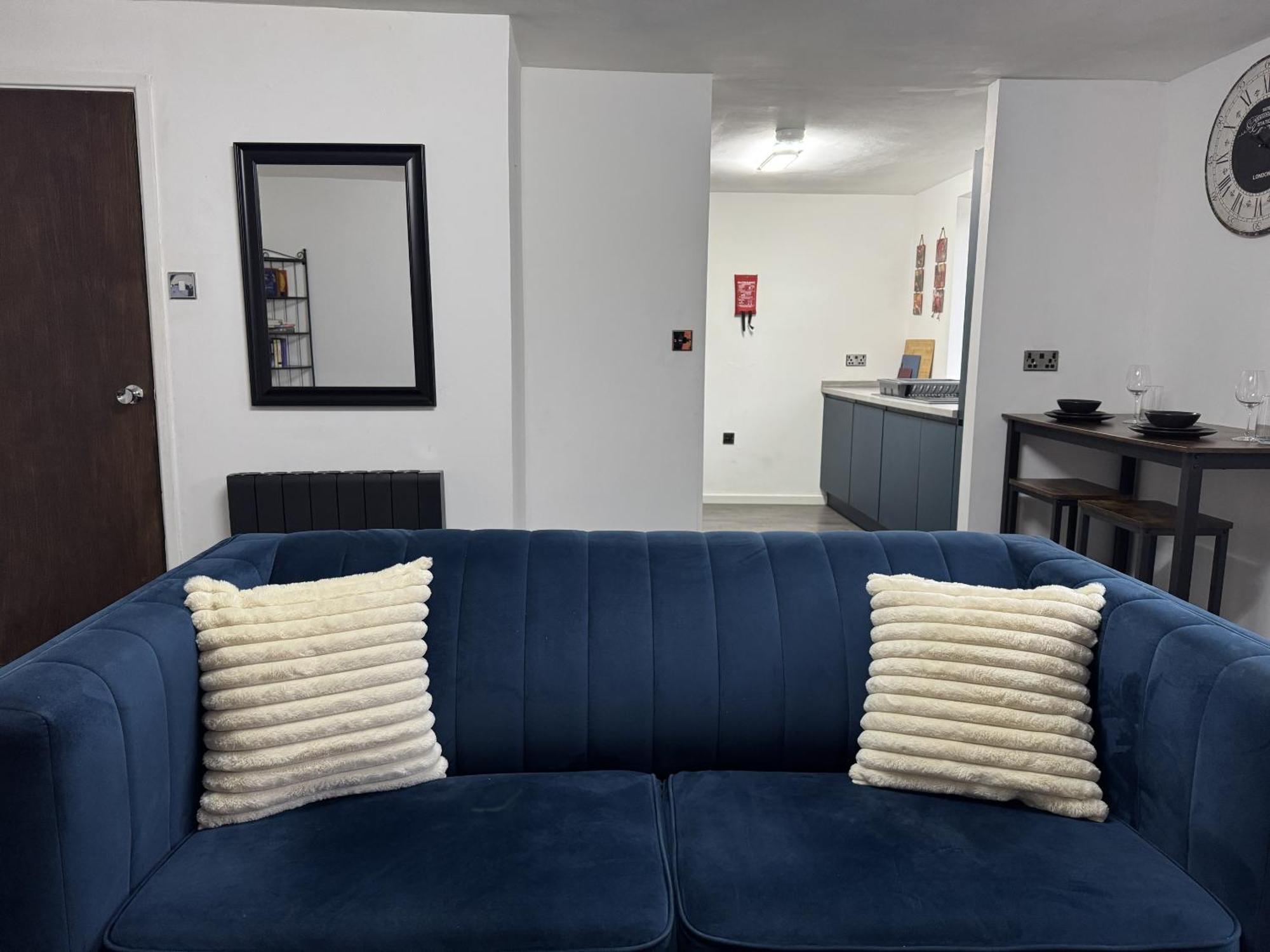 Cosy 2 Double Bedroom In Ancoats 7 Minutes From Coop Live, Etihad Stadium & Centre- Free Parking Available * Manchester